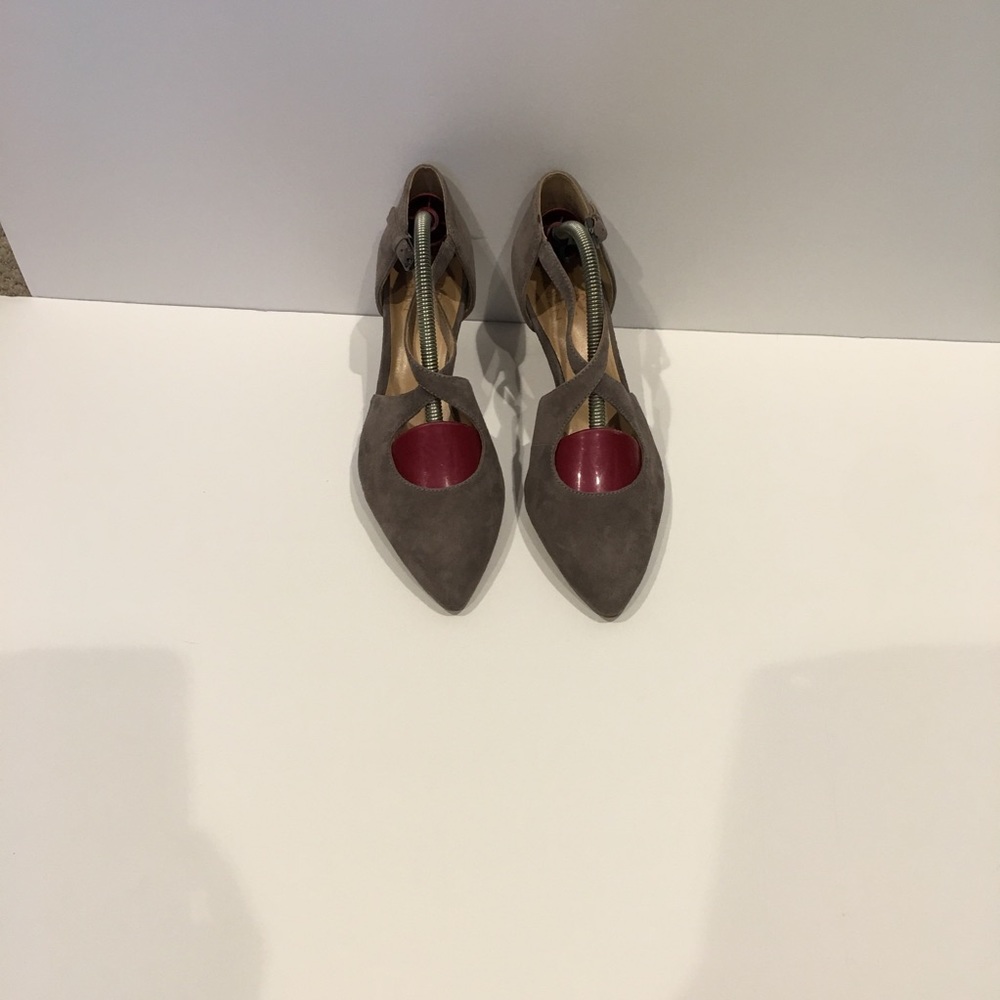 Slightly worn Naturalizer Tan color suede heels.